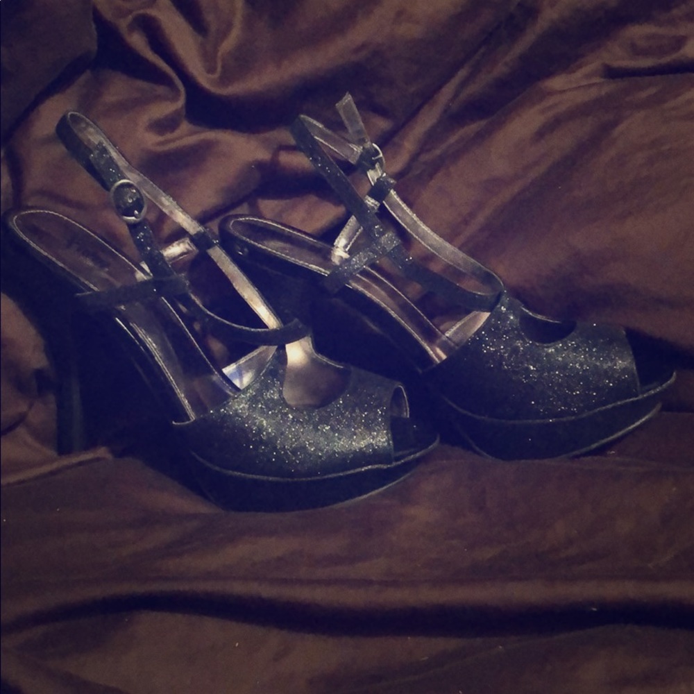 Sparkly Black Strappy Holiday Heels!